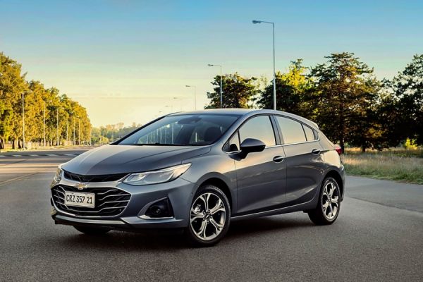 CHEVROLET CRUZE GANHA VISUAL MAIS ESPORTIVO EM NOVA VERSÃO DO SEDÃ