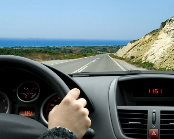 Como economizar combustível: dicas para deixar o carro menos &#039;gastão&#039; na estrada