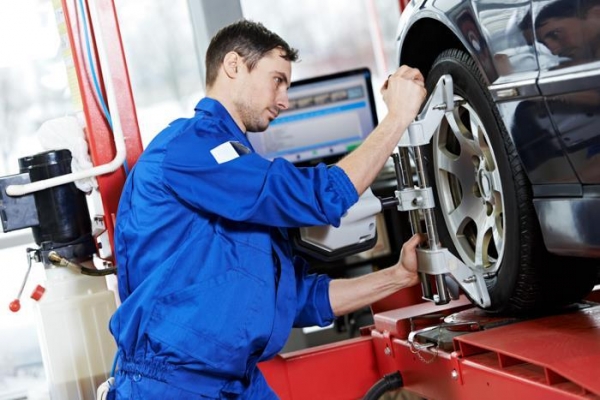 COMO SABER SE O CARRO PRECISA DE UM ALINHAMENTO OU BALANCEAMENTO?