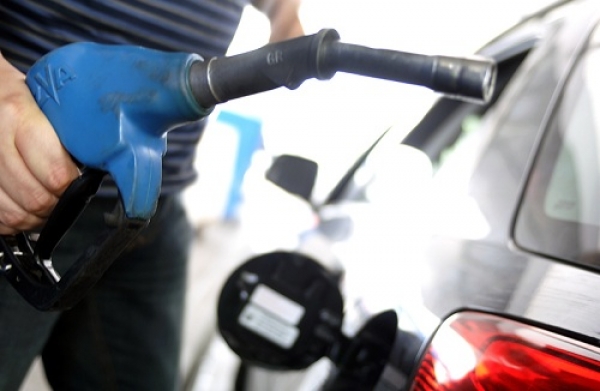 DEVO USAR GASOLINA PERIODICAMENTE NO MEU CARRO FLEX?