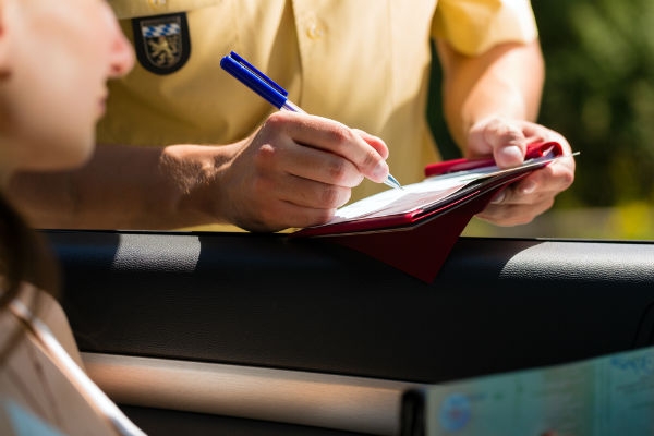 Você dirige com CNH vencida? Saiba o que pode acontecer